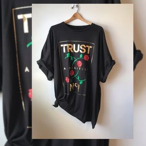 Oversized graphic tee